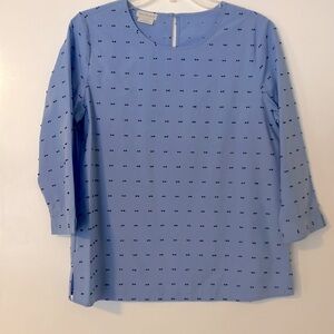 Women’s Van Heusen Dress Blouse in size small.